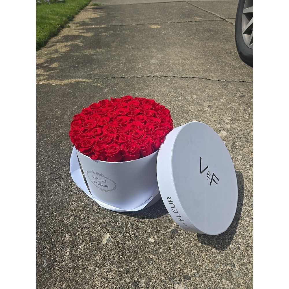 Venus et Fleur Red Roses Flower Box Arrangement Large White Container 40+ Roses